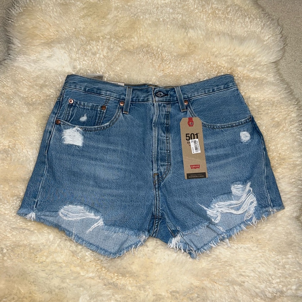 BRAND NEW Levi’s denim shorts!